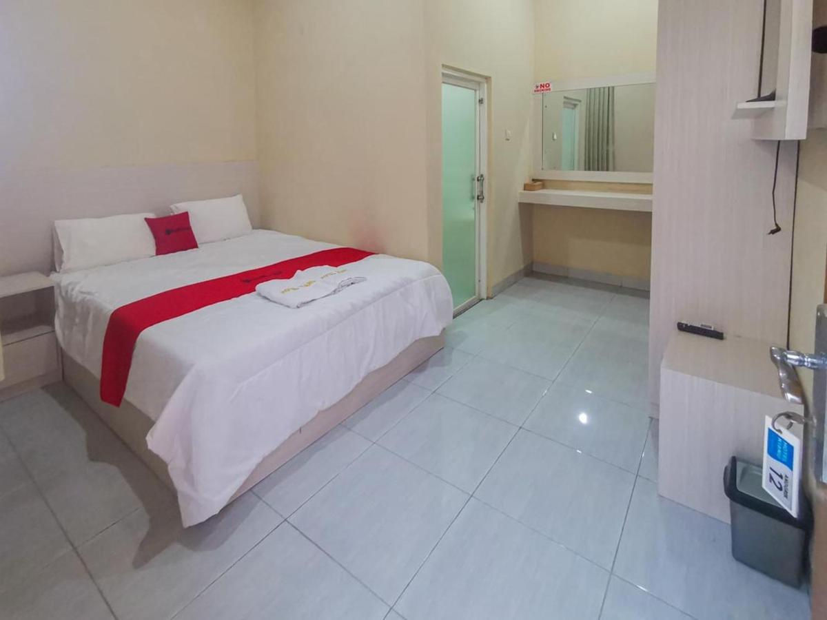 Reddoorz Near Pantai Pancer Door Pacitan Otel Dış mekan fotoğraf