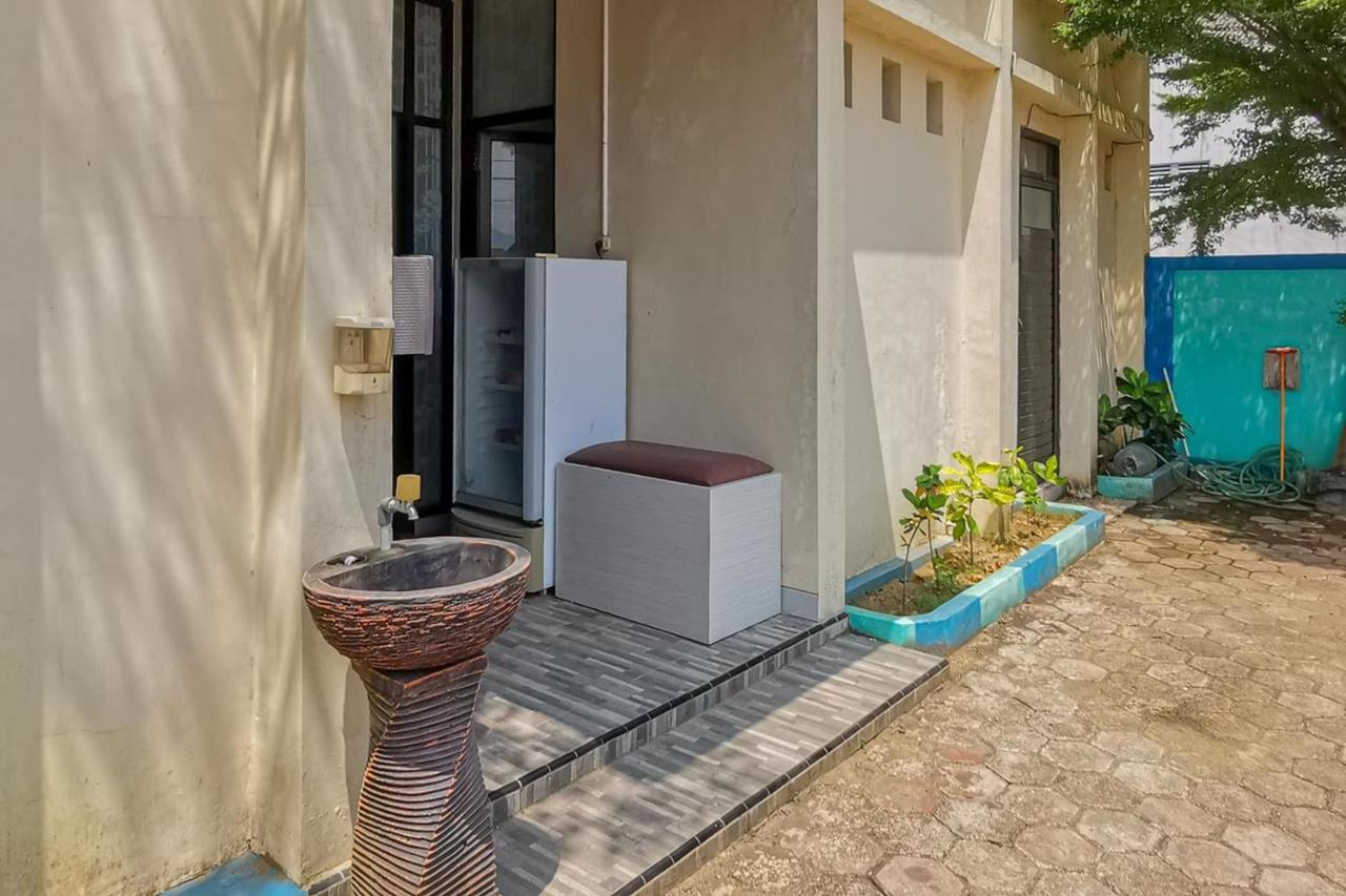 Reddoorz Near Pantai Pancer Door Pacitan Otel Dış mekan fotoğraf